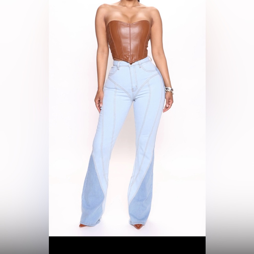 High rise flare jean. ****SIZE 7 BUT NO OPTION TO CHOOSE SIZE  7****